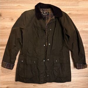Barbour Classic Beadnell Jacket in Olive Green